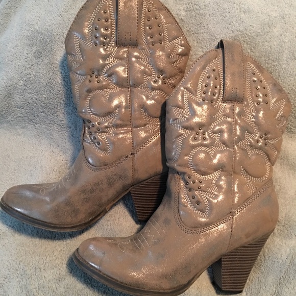 High Heel Boots - Picture 3 of 6